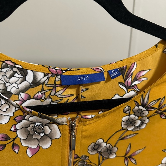 Apt. 9 Women’s Yellow Floral Bell Sleeve Blouse size XS - Picture 5 of 6